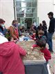 Les ateliers dans la cour de la mairie de Siran. Crédit photo : Angélique Cocordano